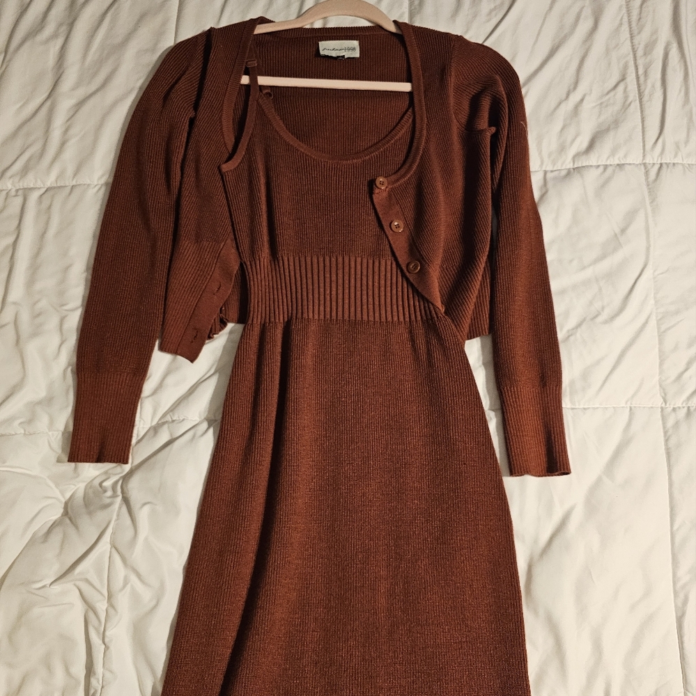 Mid calf dress with long sleeves. Rust color. Size small